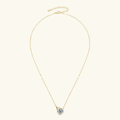 Pendentif goutte doré en argent sterling 925 plaqué or jaune et diamant solitaire vue en entier.