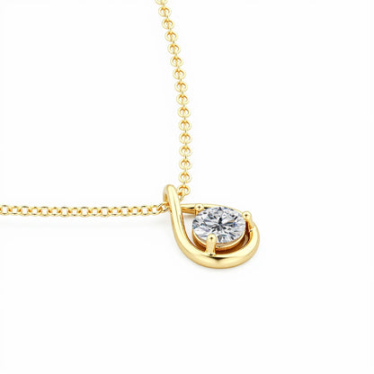 Pendentif goutte solitaire Océane en or jaune 14K et diamant rond étincelant serti trois griffes à plat.