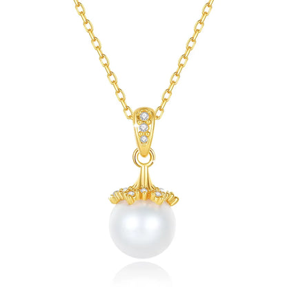 Pendentif lampe royale perle ronde Lumos en or jaune 18K et diamants sur fond blanc.