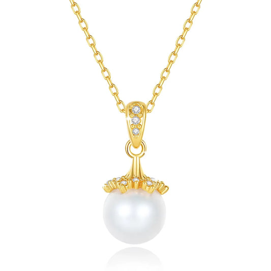 Pendentif lampe royale perle ronde Lumos en or jaune 18K et diamants sur fond blanc.