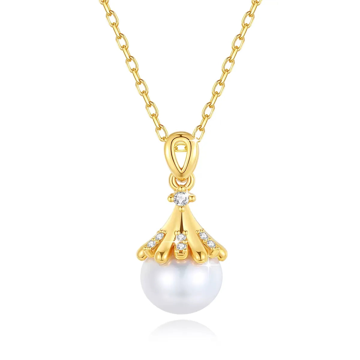 Pendentif lampe souveraine perle ovale Lumina en or jaune 18K et diamants sur fond blanc.