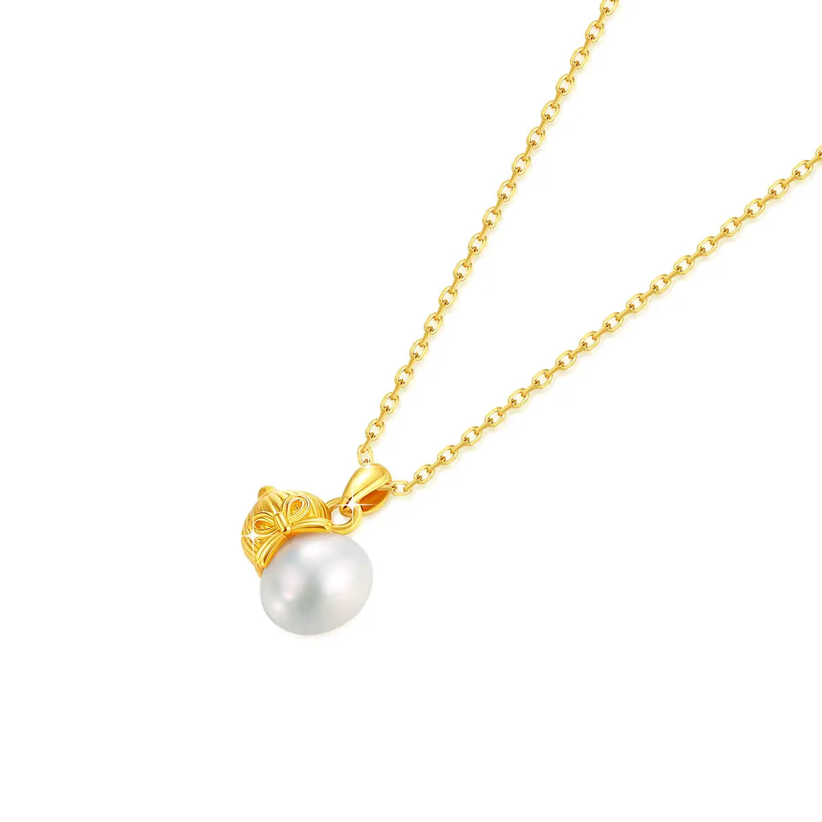 Pendentif nœud papillon Bonita en or jaune 18K raffiné et perle naturelle vue de proche.