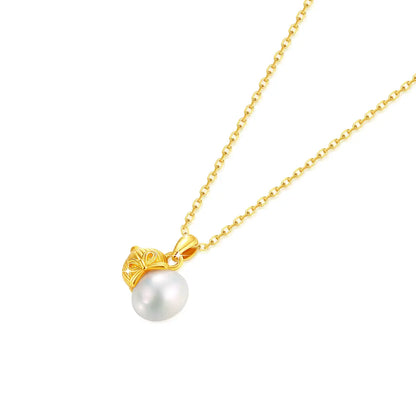 Pendentif nœud papillon en or jaune et perle à plat.