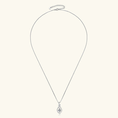 Pendentif ondulé en or blanc et diamants synthétiques en entier.