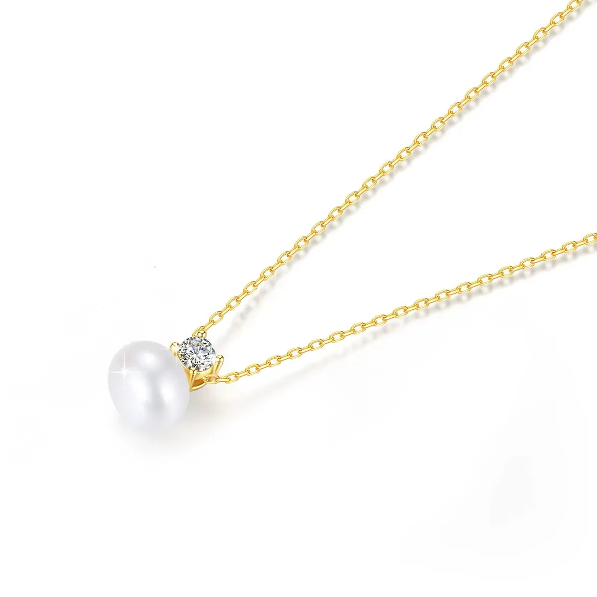 Pendentif perle solitaire nacrée Marie en or jaune 18K et diamant éclatant serti griffes à plat.