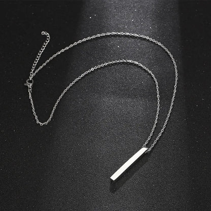 Pendentif rectangulaire fin en or blanc vue du dessus.