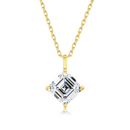 Pendentif solitaire asscher en or jaune et diamant synthétique sur fond blanc.