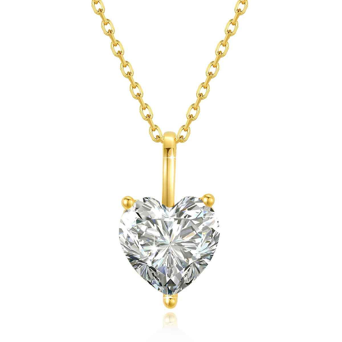 Pendentif solitaire diamant cœur serti griffes Loretta en or jaune 14K sur fond blanc.