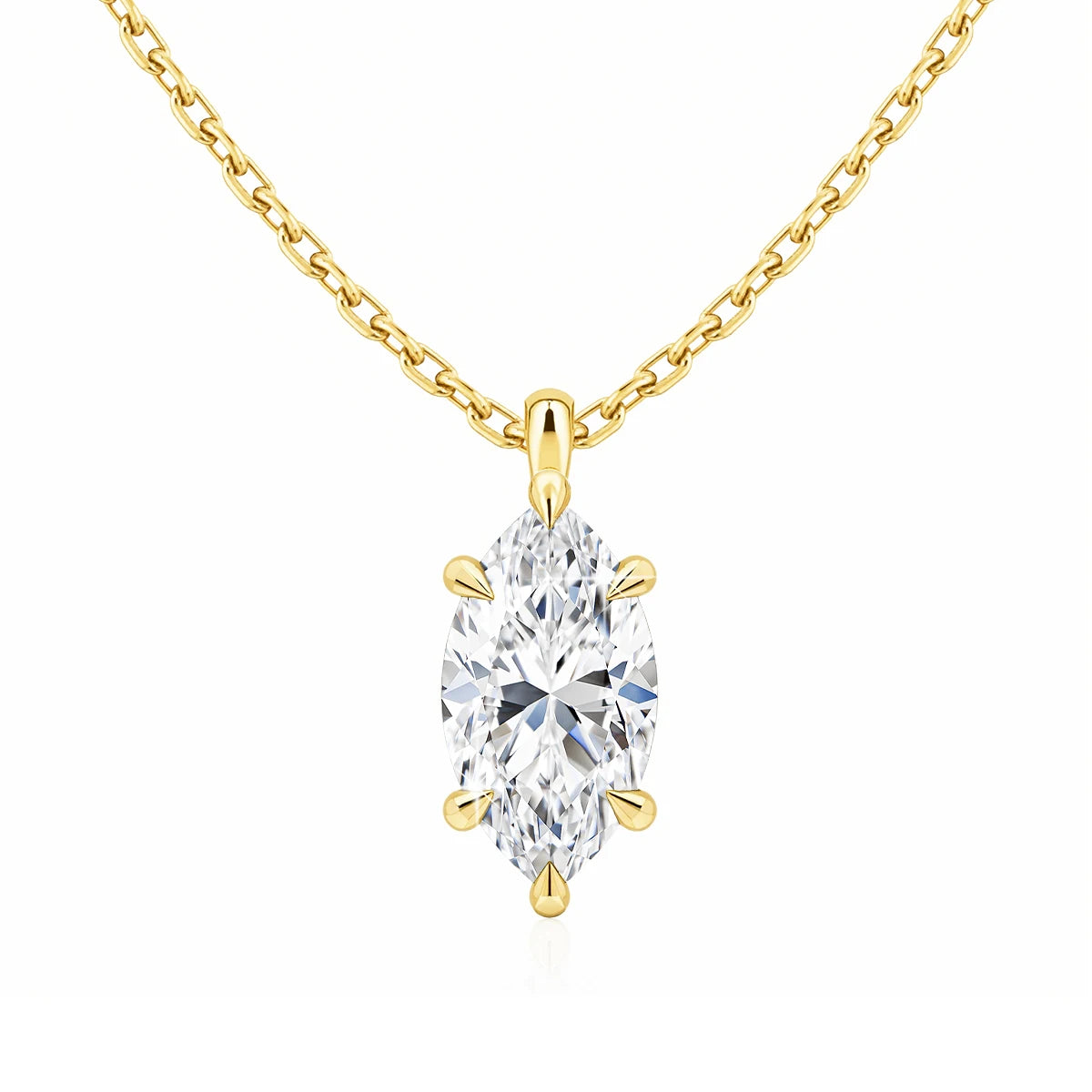 Pendentif solitaire diamant marquis serti six griffes Yrelia en or jaune 14K sur fond blanc.