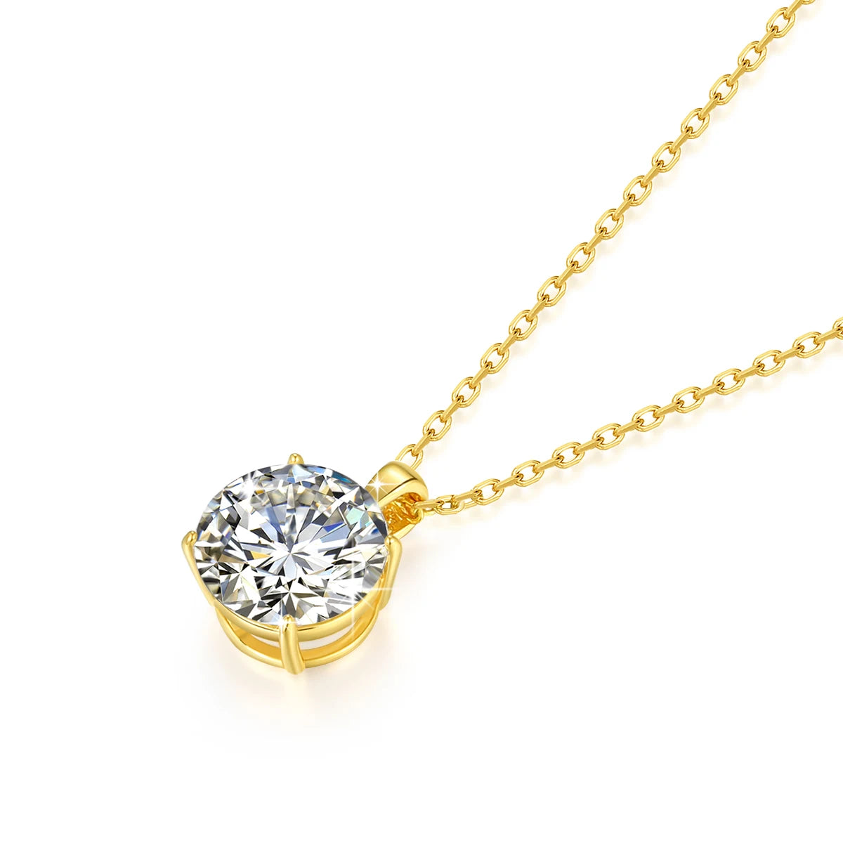 Pendentif solitaire diamant serti griffes Medelyn en or jaune 14K chaleureux vue de proche.