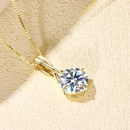 Pendentif solitaire en or jaune et diamant synthétique vue de côté.