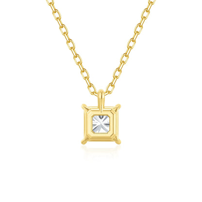 Pendentif solitaire princesse en or jaune et diamant synthétique vue de dos.