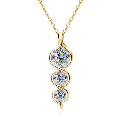 Pendentif torsadé en or jaune et diamants synthétiques sur fond blanc.
