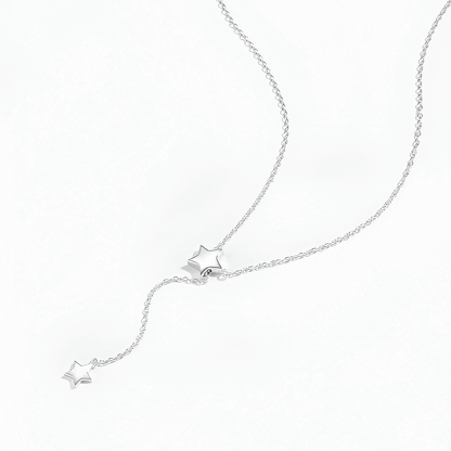 Sautoir ajustable constellation glissante en argent 925 plaqué or blanc délicat à plat vue de proche.