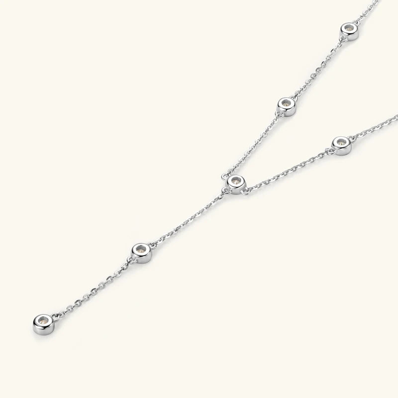 Sautoir court en argent 925 plaqué or blanc et moissanites vue de dos.