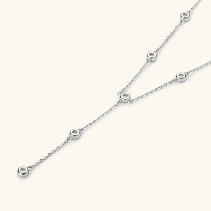 Sautoir court en argent 925 plaqué or blanc et moissanites vue de dos.