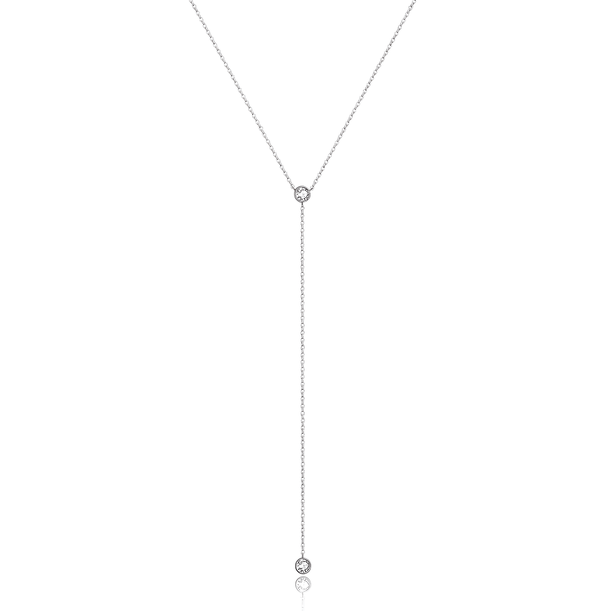 Sautoir long pendentif en argent 925 plaqué or blanc discret et diamants en zircon naturel sur fond blanc.