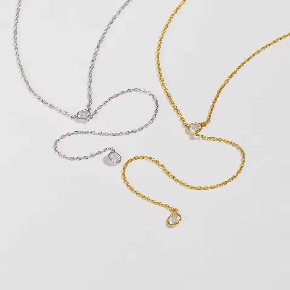 Variantes du collier sautoir long pendentif en argent 925 plaqué or jaune et plaqué or blanc avec diamants sertis clos à plat.