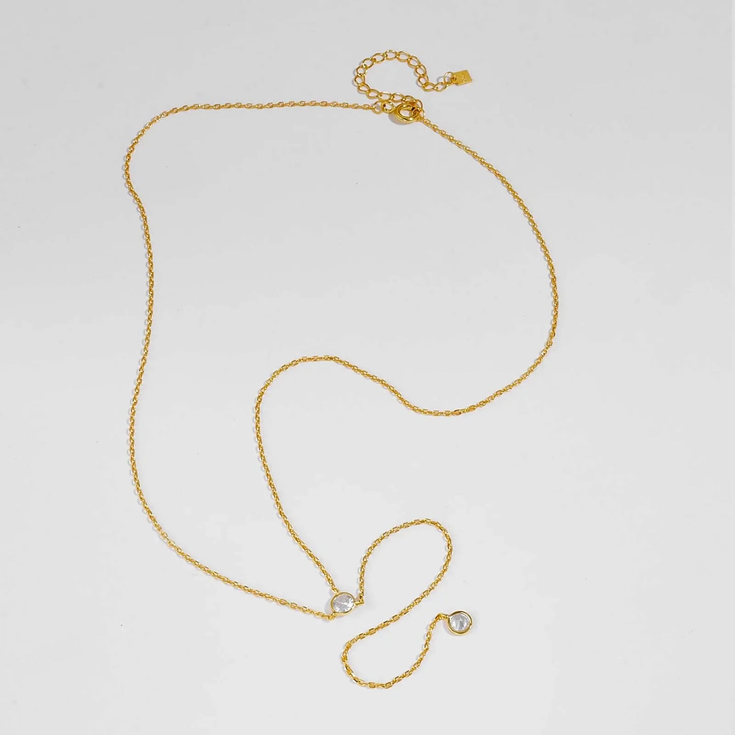 Sautoir long pendentif en argent 925 plaqué or jaune et diamants en zircon naturel à plat.