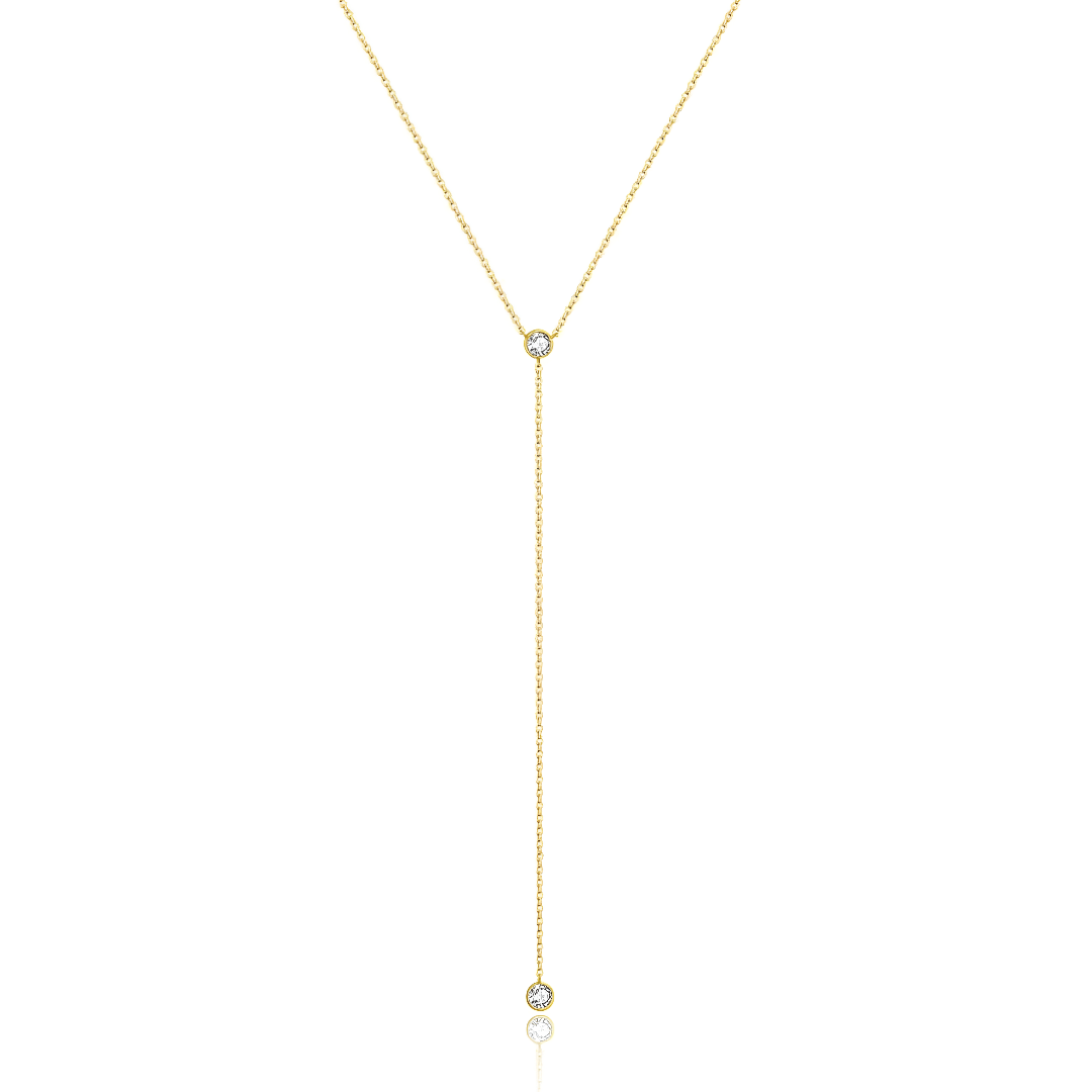 Sautoir long pendentif en argent 925 plaqué or jaune et diamants en zircon sur fond blanc.