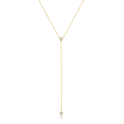 Sautoir long pendentif en argent 925 plaqué or jaune et diamants en zircon sur fond blanc.