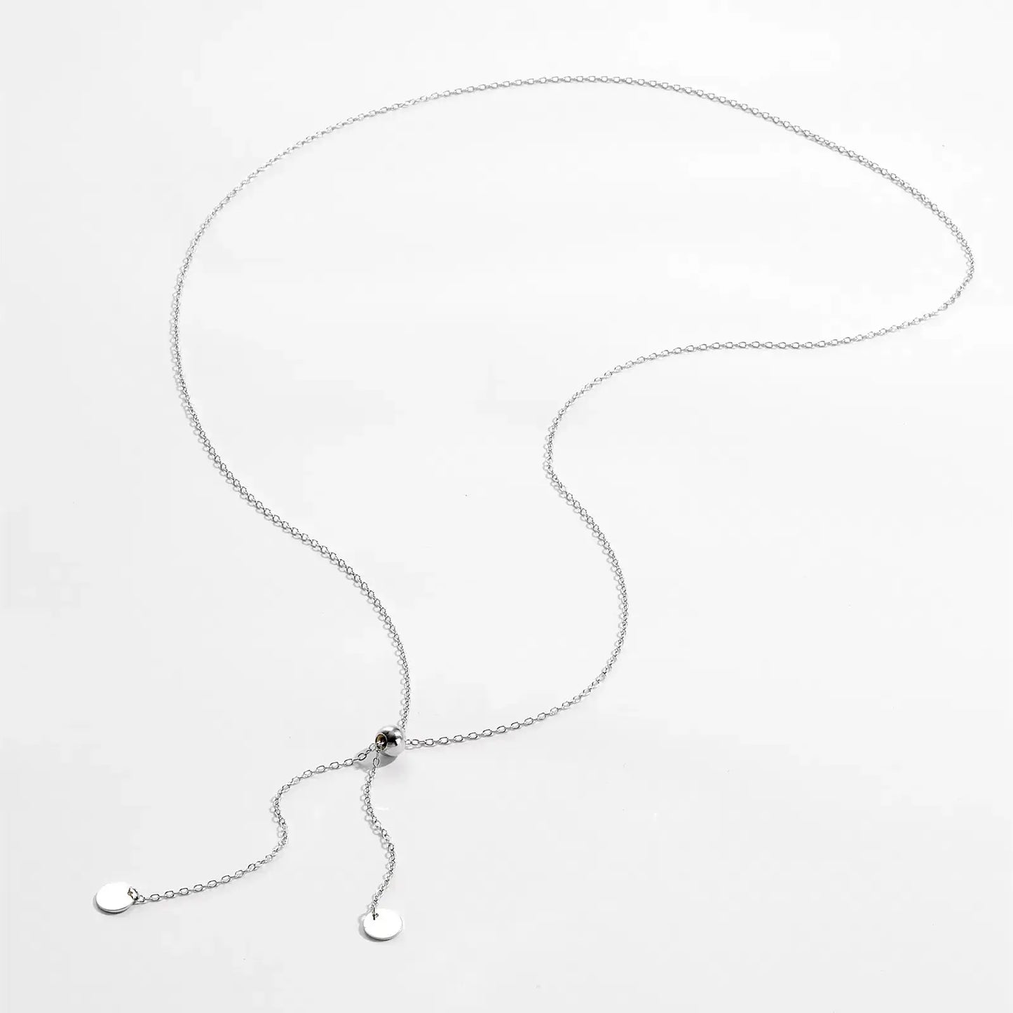 Sautoir maille forçat ajustable en argent 925 plaqué or blanc avec perle amovible à plat.