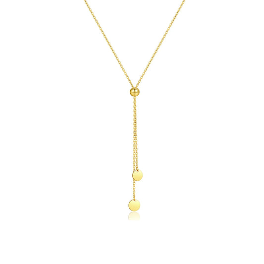 Sautoir maille forçat ajustable en argent 925 plaqué or jaune et perle synthétique amovible sur fond blanc.