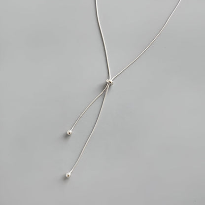 Collier sautoir perle synthétique amovible en acier inoxydable plaqué or blanc à plat.